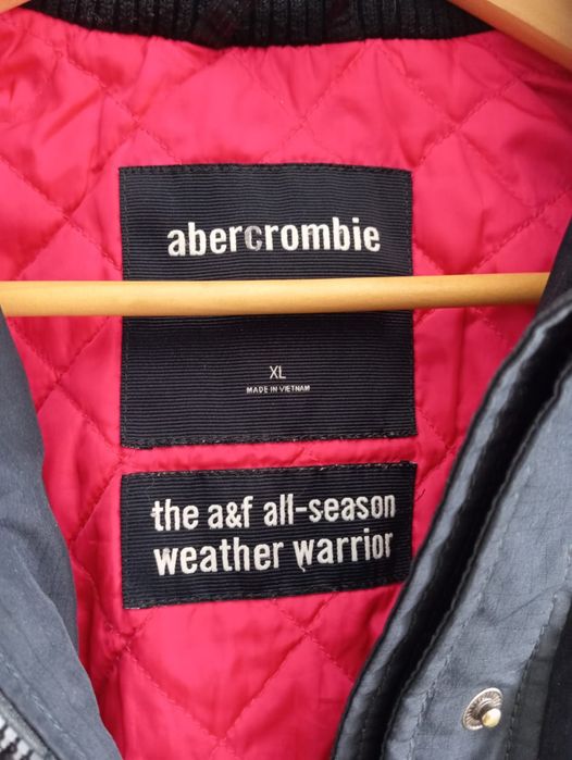 Super kurtka damska parka jest kultowej marki Abercrombie & Fitch.  S. M