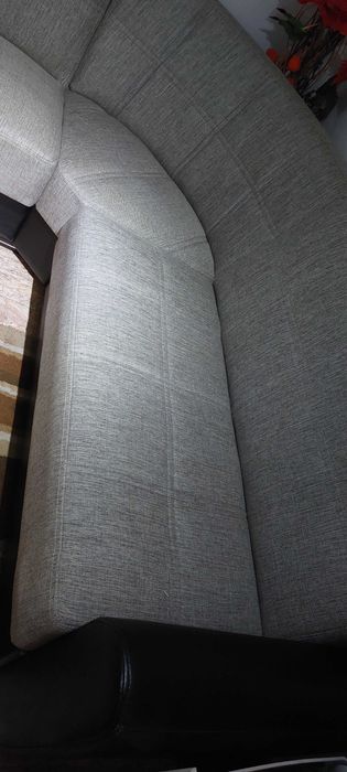 Sofá de Canto com arrumação e faz de cama.