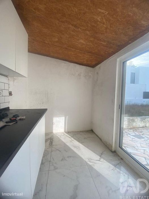 Casa / Villa T1 em Charneca de Caparica e Sobreda