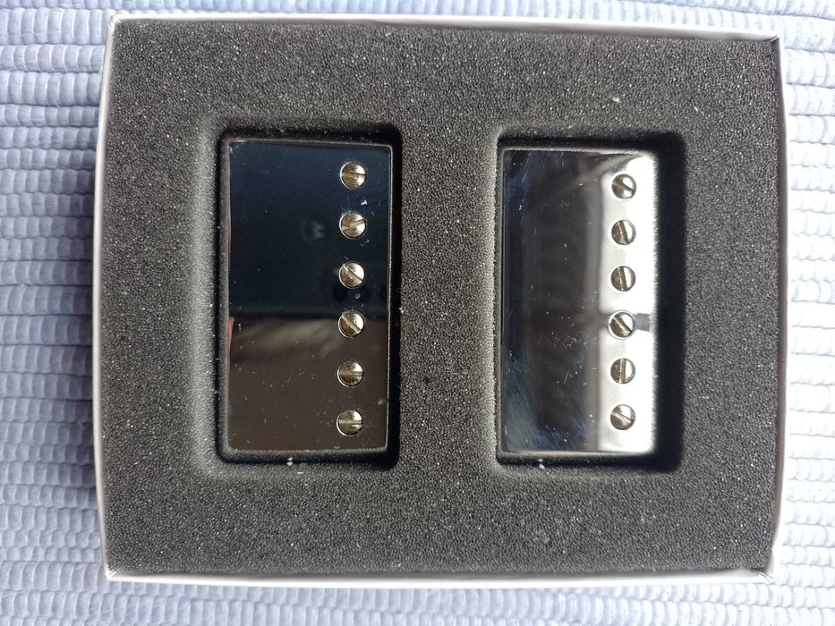 Gibson humbucker guitar pickups (498T/490R)
