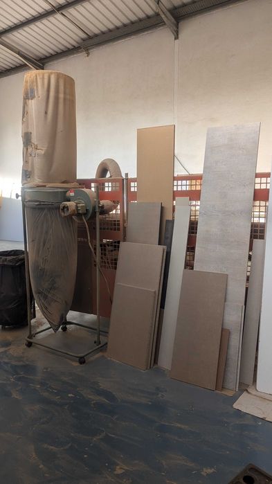 Máquina de carpintaria - seccionadora de corte marca CASADEI