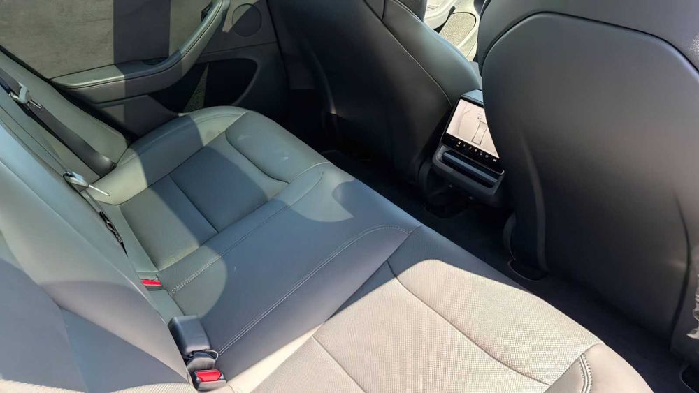 Tesla Model 3      2024