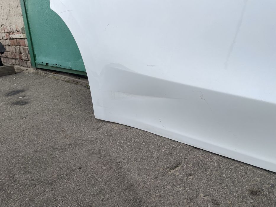 Двері праві тесла у Tesla model y Y