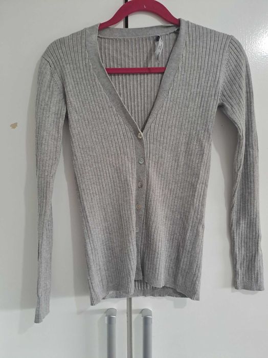Sweter szary odpinany