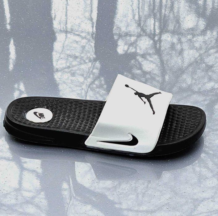 Женские Шлёпанцы Найк Чёрные Сланцы Тапочки Белые Найки