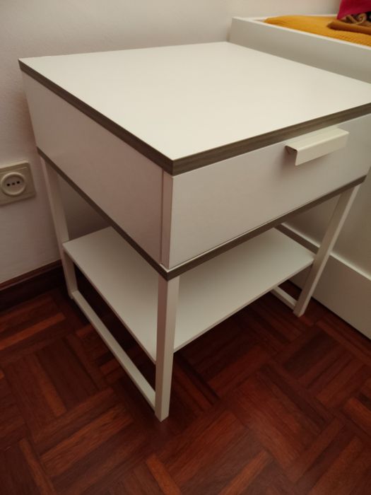 2 Mesas de cabeceira