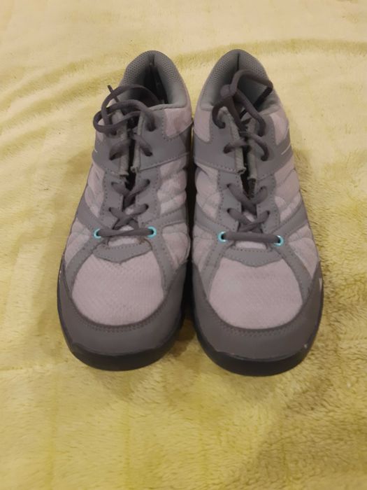 Sapatilhas cinzentas
