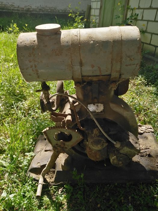 Двигун д 300  в робочому стані