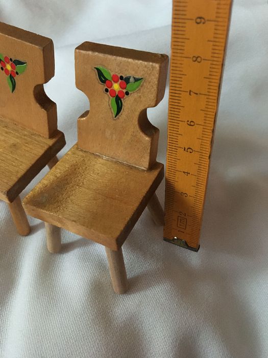 Krzesełka drewniane dla lalek, vintage, 2 szt