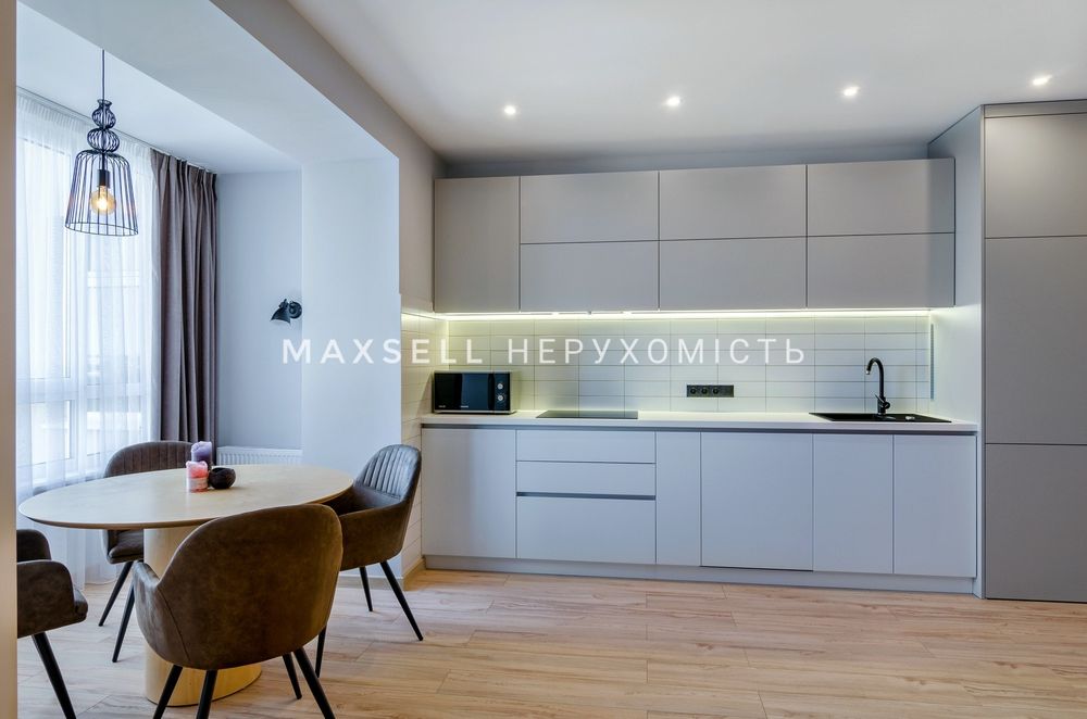 Продам квартиру з дизайнерським ремоном в центрі в новобудові