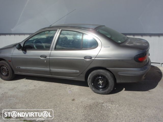 Megane I Classic ( 1997 ) - Material diverso de mecanica e chapa.