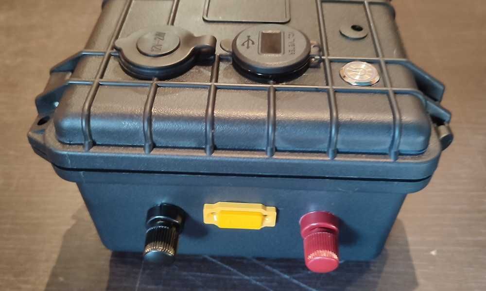 Powerbox 50Ah z lampką na pilota .