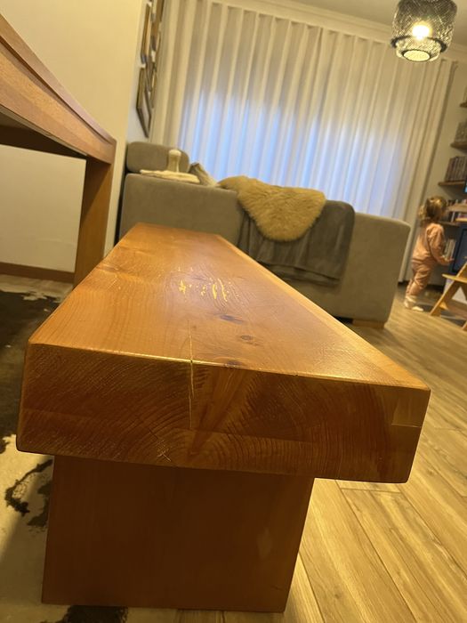 Banco de madeira maciça