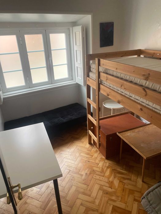 Quarto em casa compartilhada