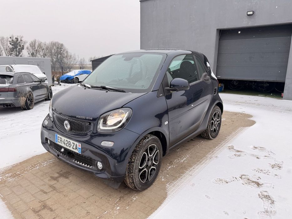 Smart Fortwo Pali jeździ full elektryk kamera