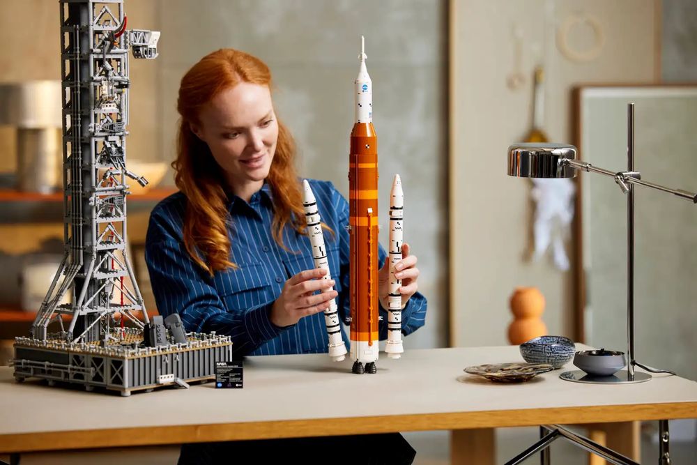 Конструктор LEGO  Система космічного запуску NASA «Артеміда», 10341.