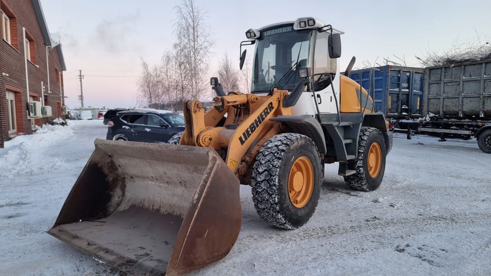 Фронтальный погрузчик Liebherr 528, 2011г