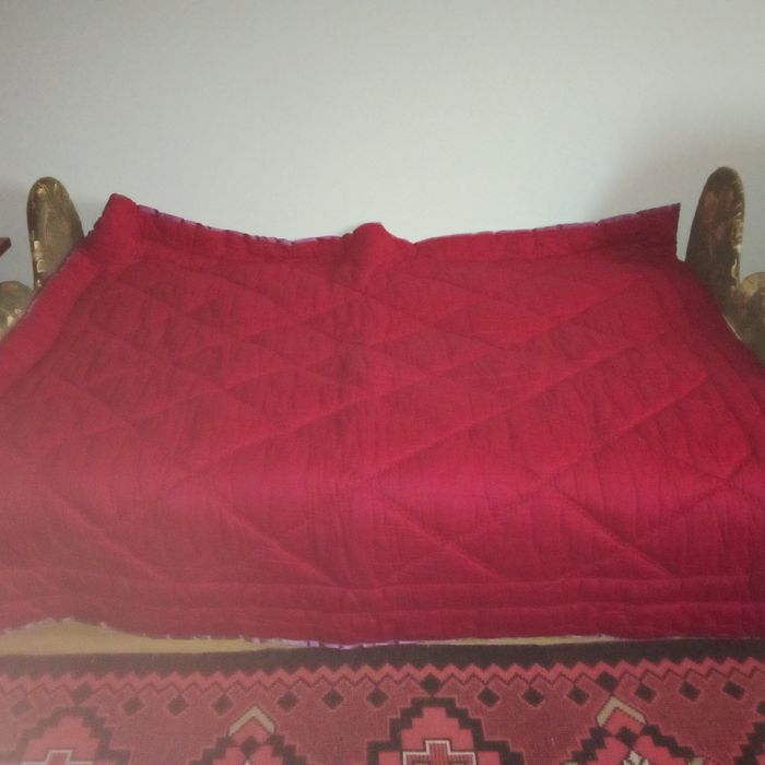 Атласна ватна ковдра - 1,95м. × 1,60м.. Товщина - 3-4см.