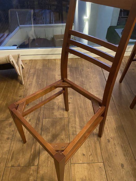 Vendo mesa e 6 cadeiras de jantar