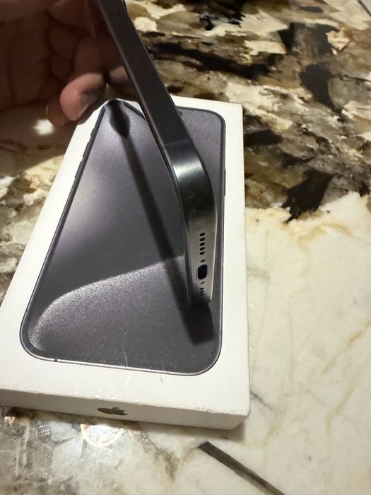 Iphone 15 pro stan idealny 93% bateria
