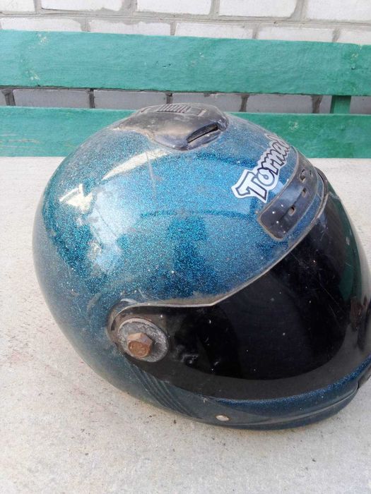 Шлем, шолом, мотошолом.