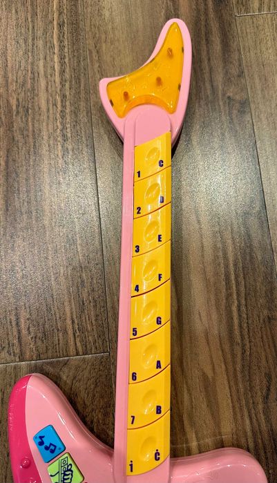 Guitarra eletrónica a pilhas para crianças