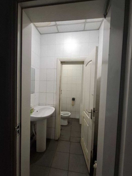 550м2 фасад з власною парковкою!