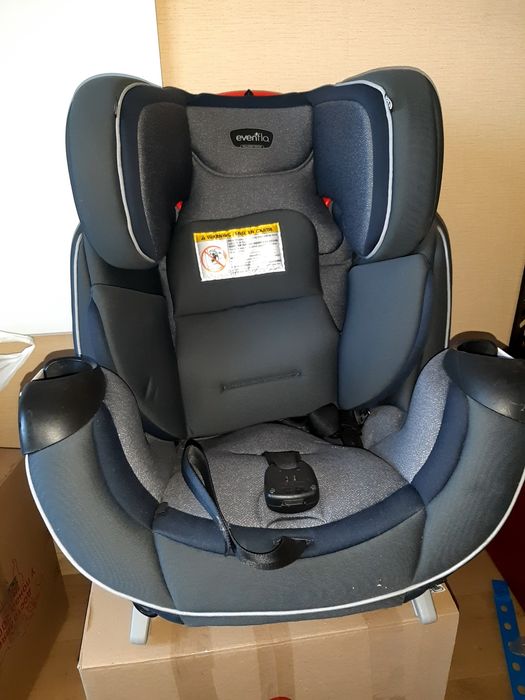 Дитяче автокрісло практично нове