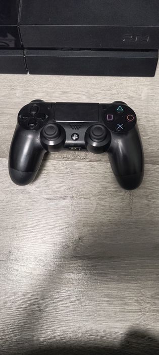 Konsola ps4 FAT z padem