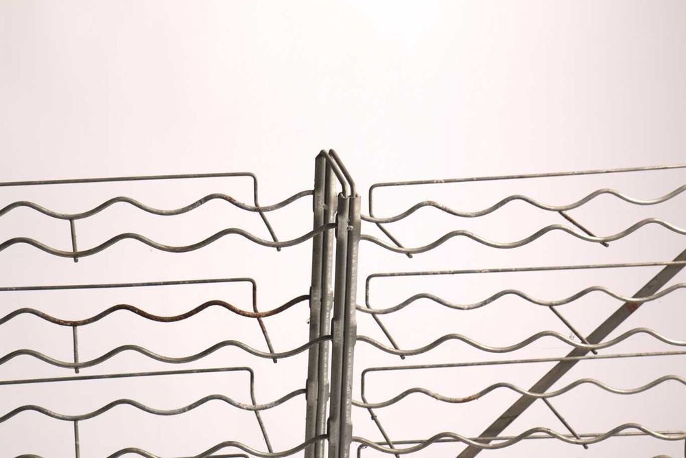 Garrafeira em alumínio cap. 150 Garrafas - Qtd. 1 Und.