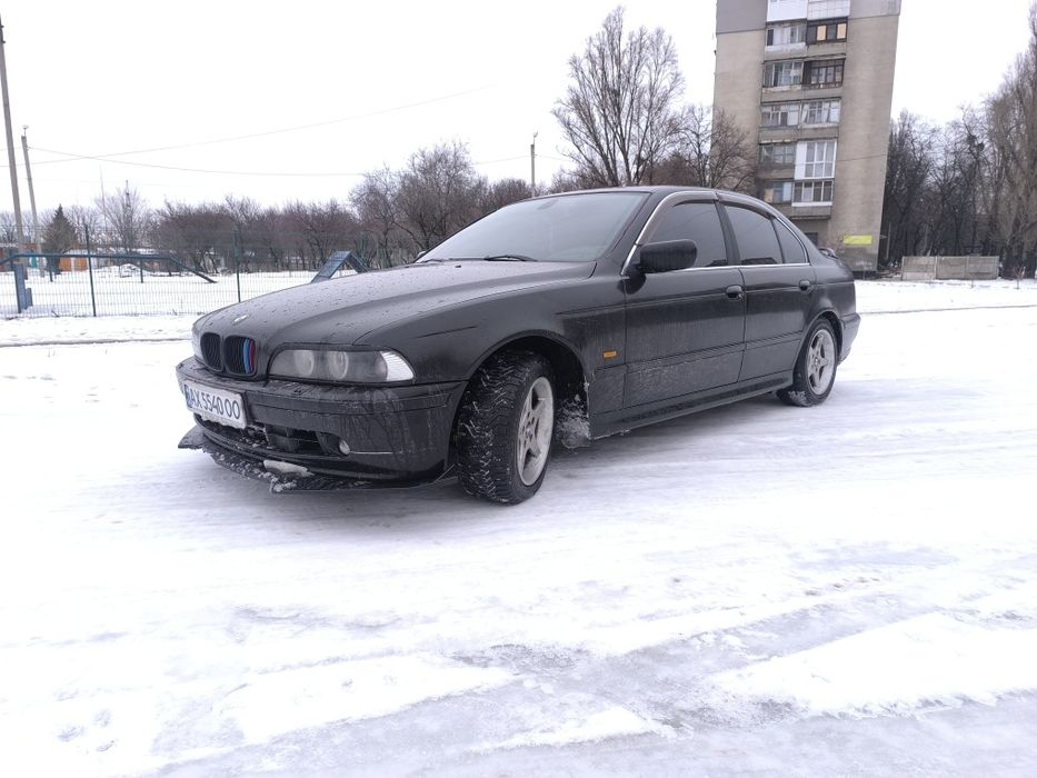 Черная БМВ е39 Акпп