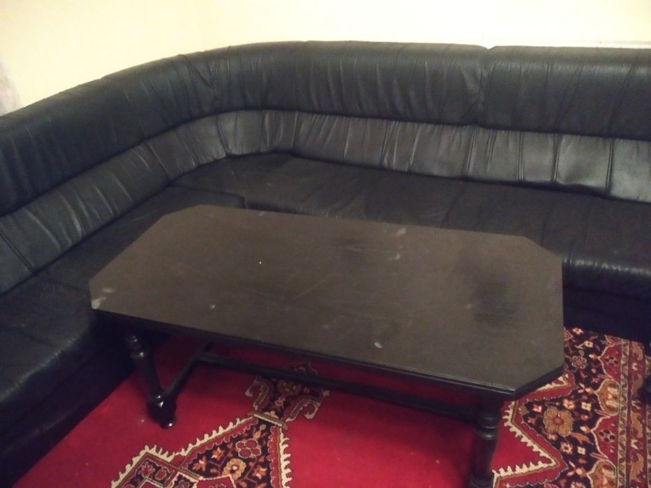ława i narożnik skórzany oraz 2 fotele