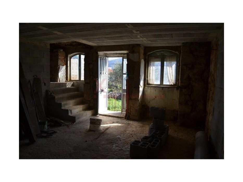 Moradia Em Pedra Com Vistas Para A Serra Da Estrela Santiago Seia