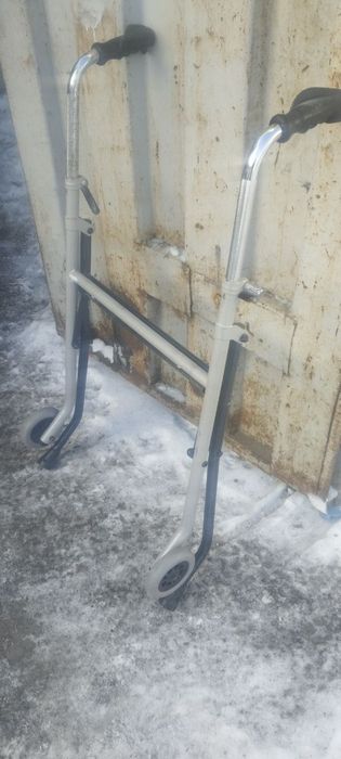 Продам Ходунки в хорошем состоянии.