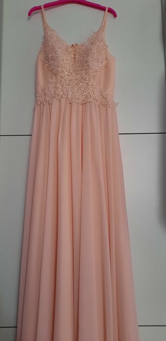 Moda damska suknie wieczorowe weselne okazjonalne.