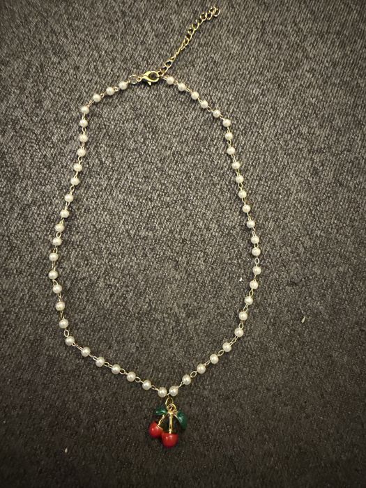 Naszyjnik perełki z wisieńką