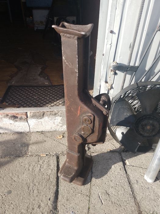 Lewarek kolejowy 5 T