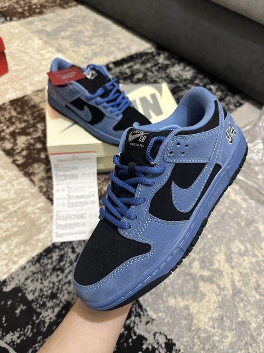 Nike sb dunk low x supreme