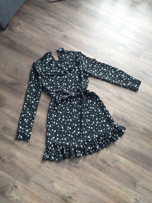 Czarna sukienka w kwiatki S 36