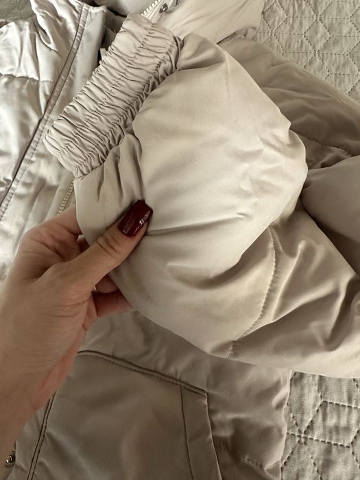 Куртка осіння бежева