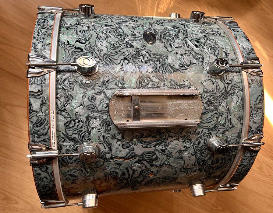 DW Workshop Kick 22” Maple USA — Abalone Finish