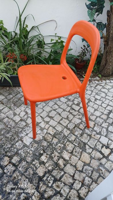 Vendo Cadeira URBAN cor Laranja Ikeia