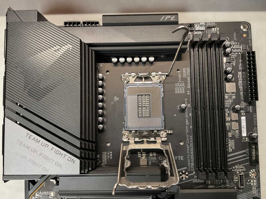 Материнська плата GIGABYTE Z790 AORUS Elite AX Intel LGA1700 DDR5 WiFi на тест\ремонт\запчастини