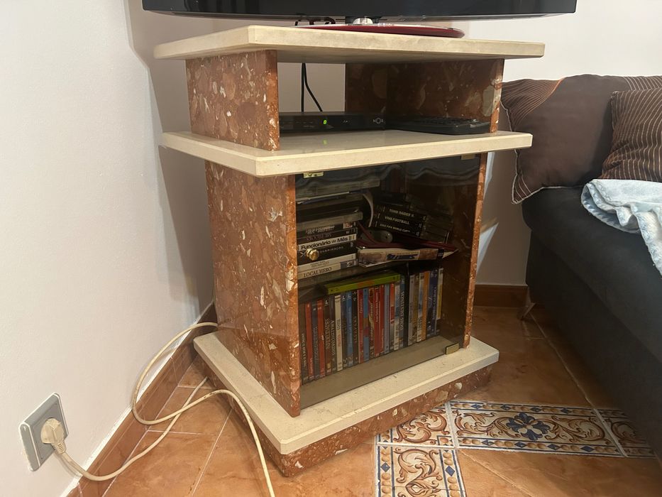 Conjunto mesa de jantar em Mármore