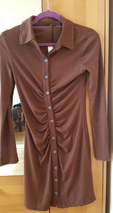 Brązowa sukienka midi, z długim rękawem - Stradivarius