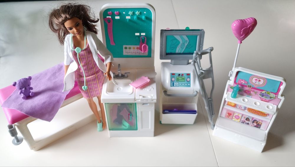 Barbie lekarka i akcesoria szpitalne - duży zestaw