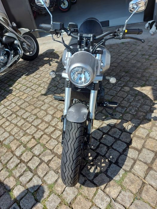 Benda Venetor 125 estilo e economia