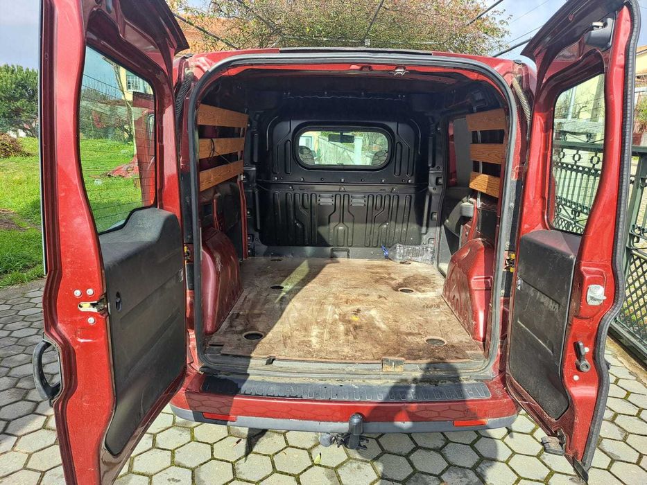 Opel Combo D L1H1 – 1.6 CDTI Automática (SEM DOCUMENTOS)