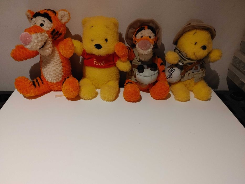 Winnie the pooh e amigos plushes &carros de brinquar €10 cada