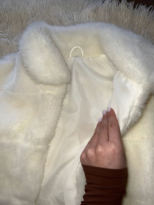 Шубка біла нова!